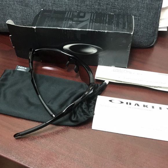 Oakley sunglasses - Picture 3 of 6